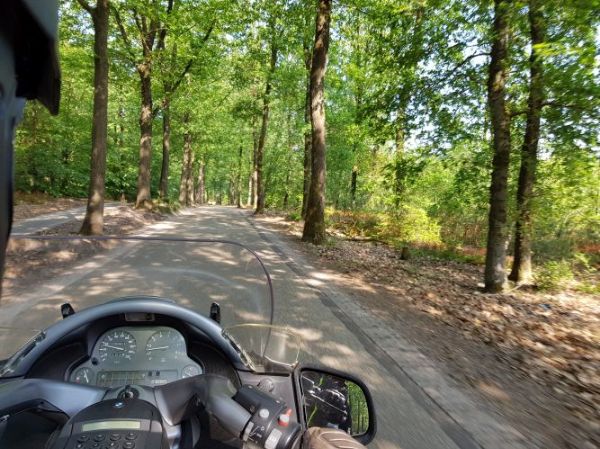 Mooie tocht door bossen, heide en landerijen